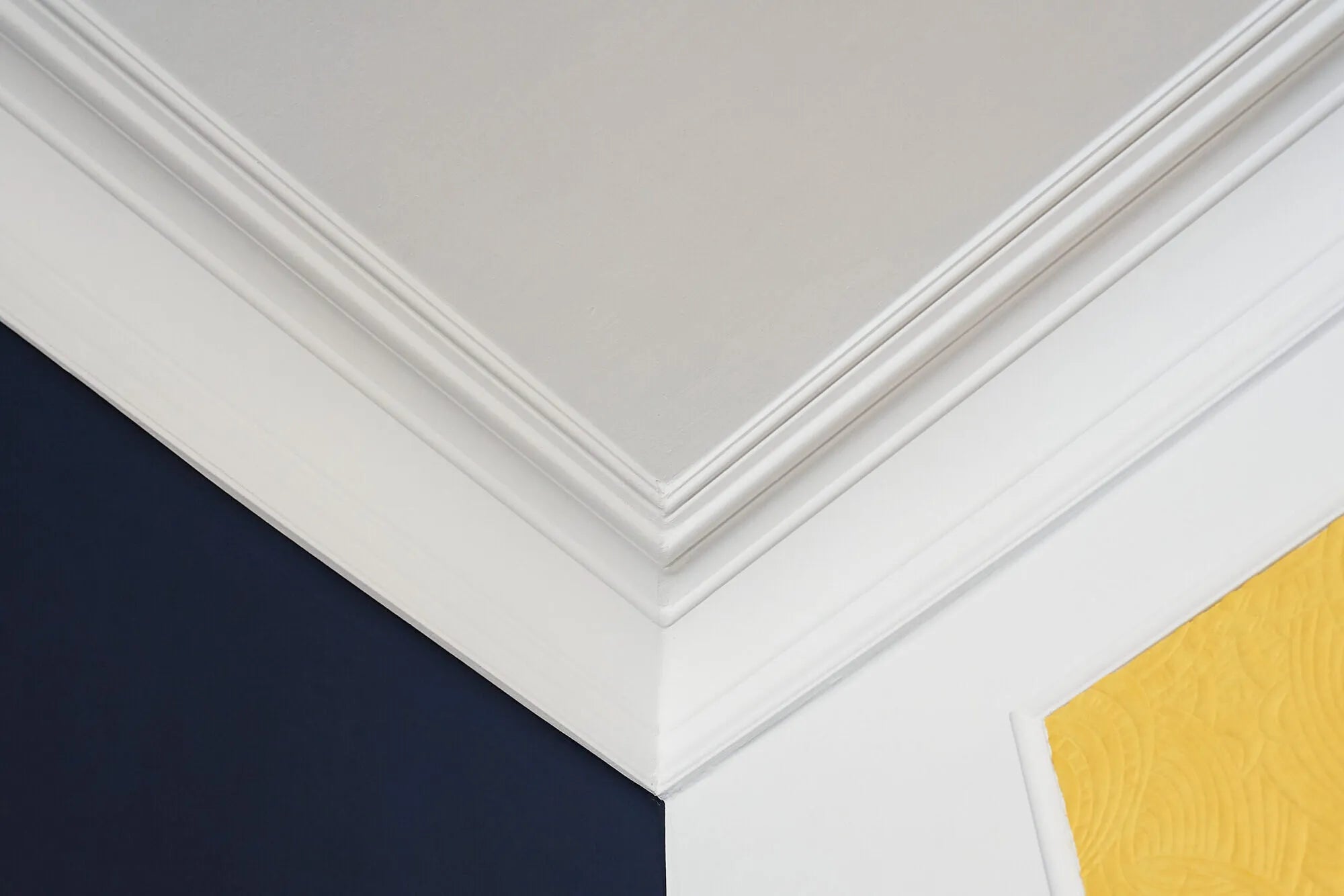 Z40 ARSTYL® 2M NMC Ceiling coving in white ceiling | DecorMania UK